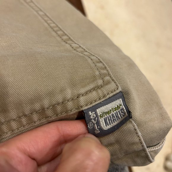 Vintage Levi’s SilverTab Cargo Shorts Mens Size 40 Khaki Pockets Flat Front - Picture 5 of 6